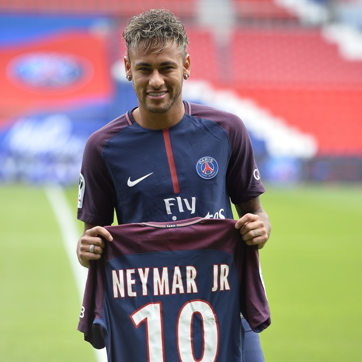 开云体育官方网站下载-世界纪录！9年前内马尔2.22亿去巴黎，可惜效力6年无缘欧冠+金球